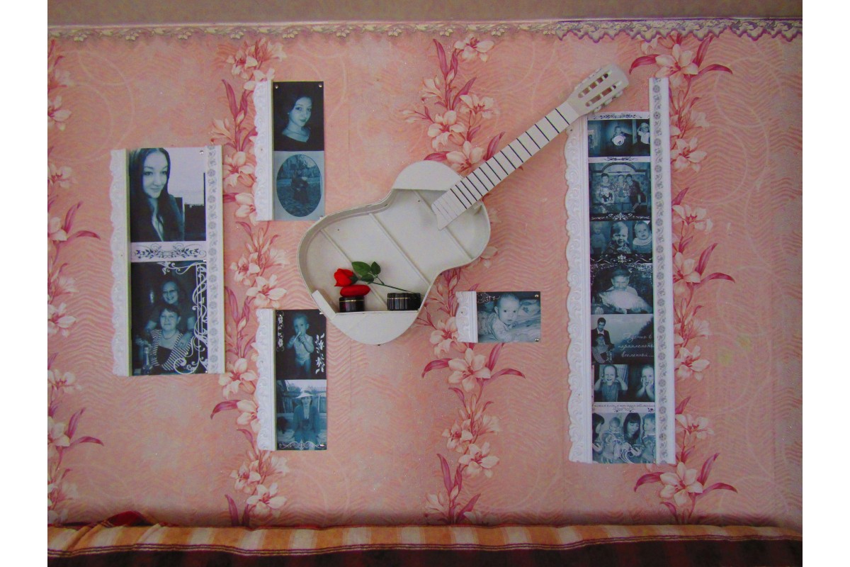 Декор для дома своими руками из гитары и плинтусов.